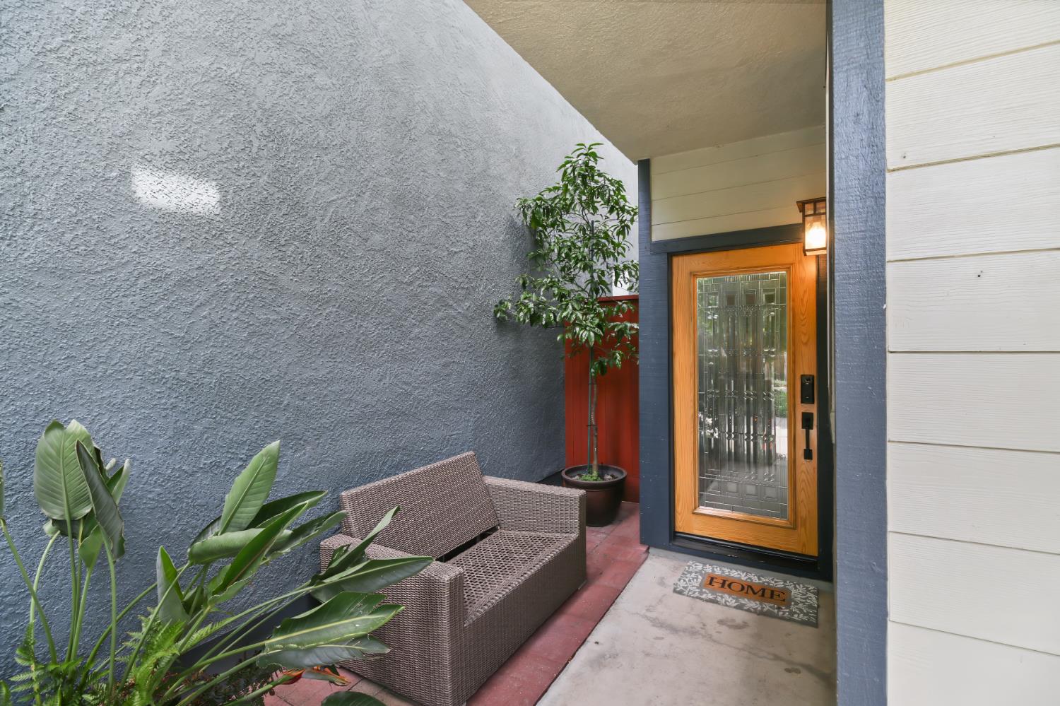 Detail Gallery Image 4 of 48 For 388 Metro Ln, West Sacramento,  CA 95605 - 3 Beds | 2/1 Baths