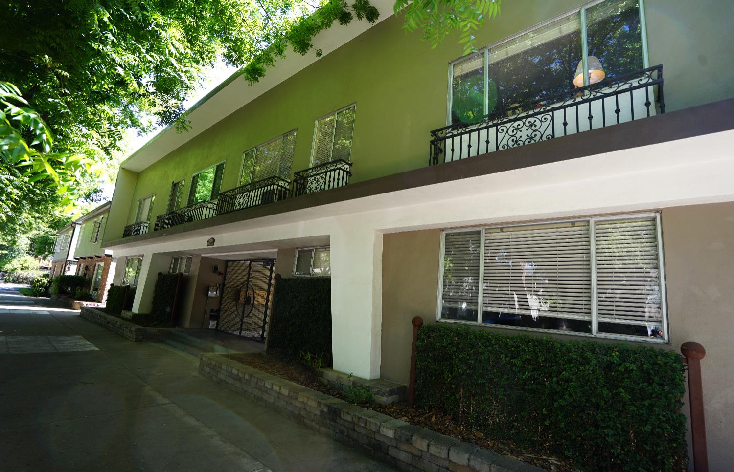 Detail Gallery Image 3 of 19 For 1716 O St, Sacramento,  CA 95811 - – Beds | – Baths