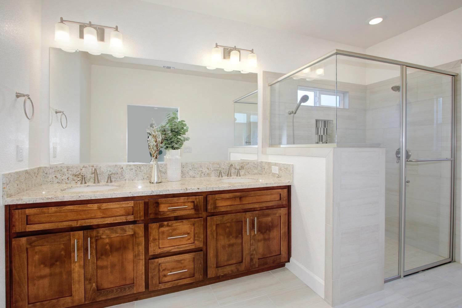 Detail Gallery Image 10 of 13 For 912 Norman Rd, Galt,  CA 95632 - 3 Beds | 3 Baths