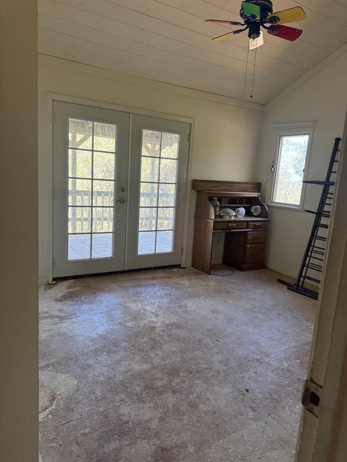 Margarita Court, Coulterville, California image 17