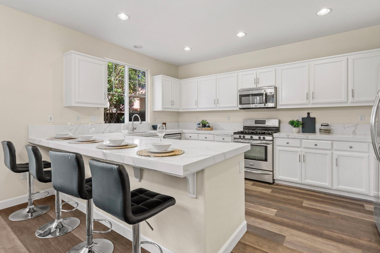 Detail Gallery Image 16 of 40 For 4677 Bonsai Ave, Tracy,  CA 95377 - 4 Beds | 2/1 Baths