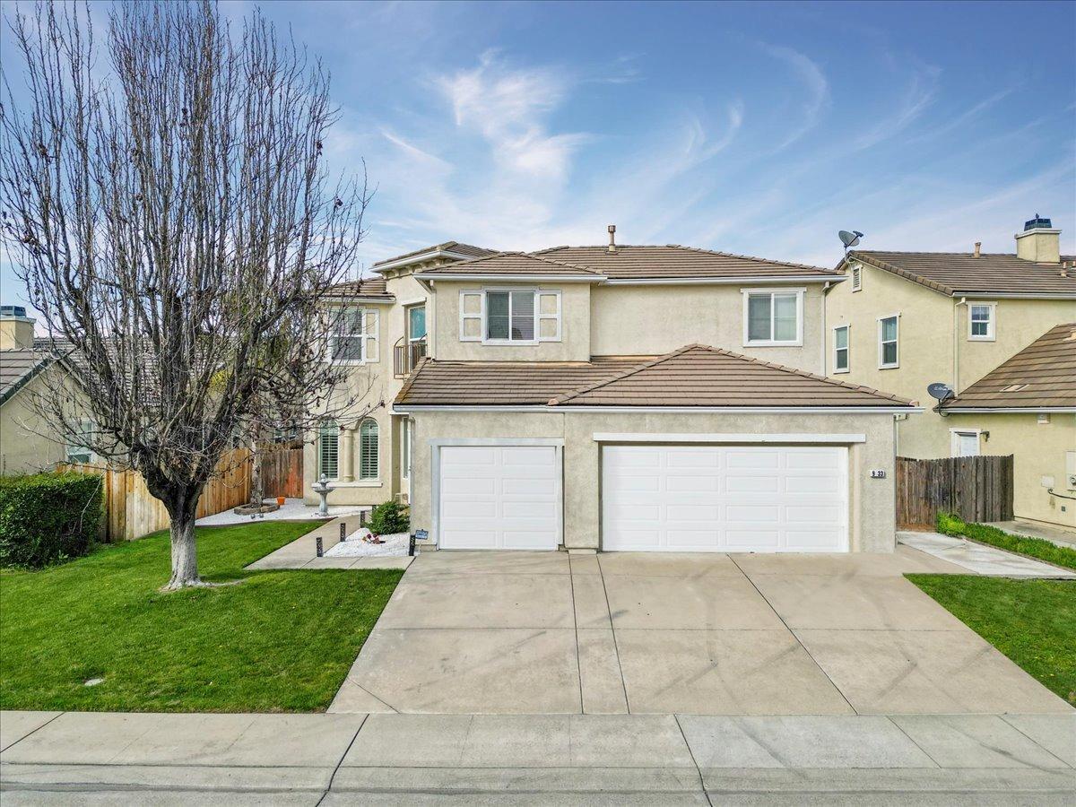 Detail Gallery Image 1 of 37 For 9733 Everbloom Way, Sacramento,  CA 95829 - 5 Beds | 2/1 Baths