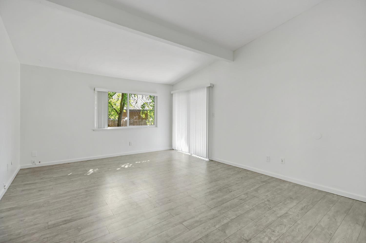 Detail Gallery Image 11 of 43 For 4920 Douvan Ct, Carmichael,  CA 95608 - – Beds | – Baths