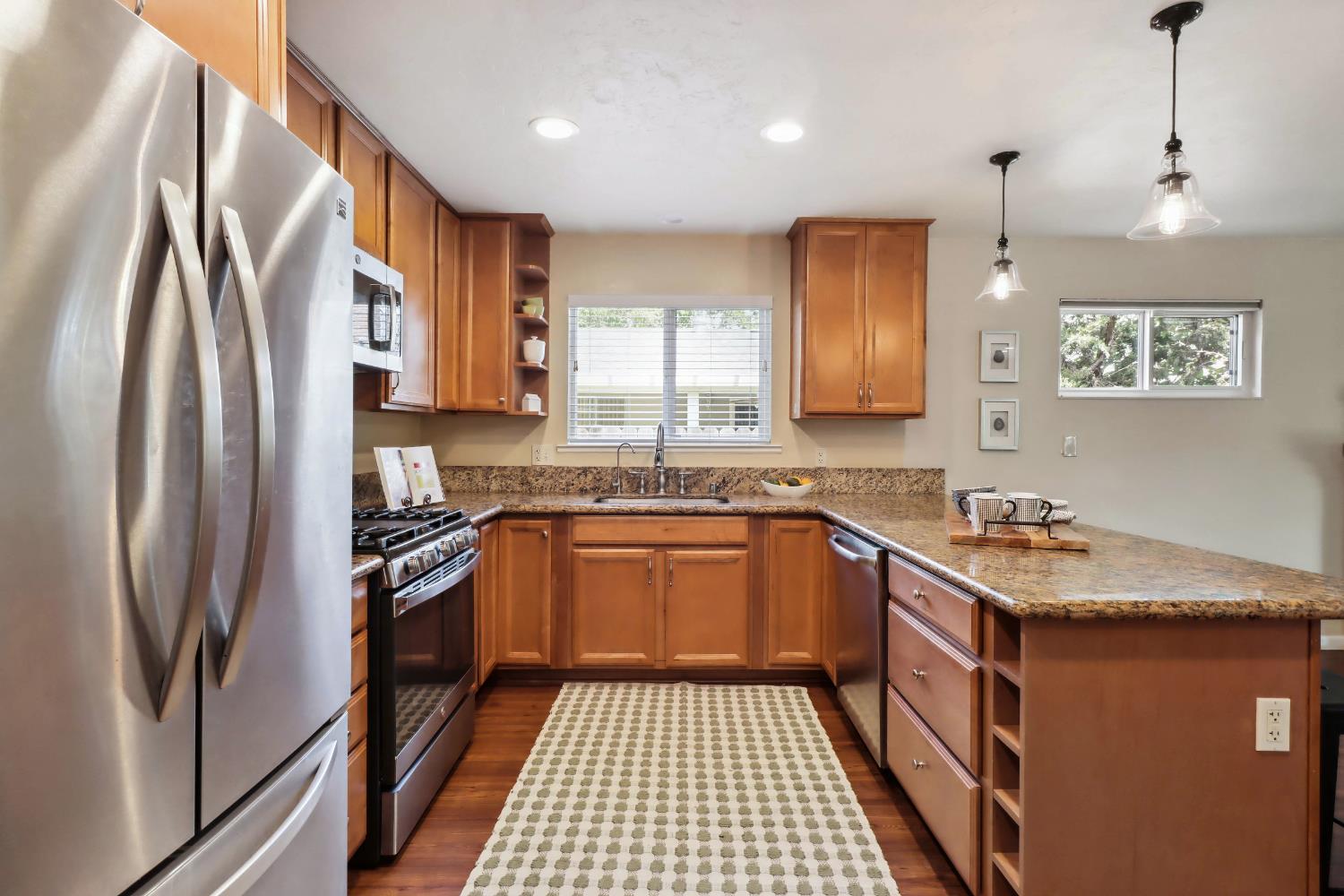 Detail Gallery Image 16 of 49 For 1614 Clemson Dr, Davis,  CA 95618 - 2 Beds | 2 Baths