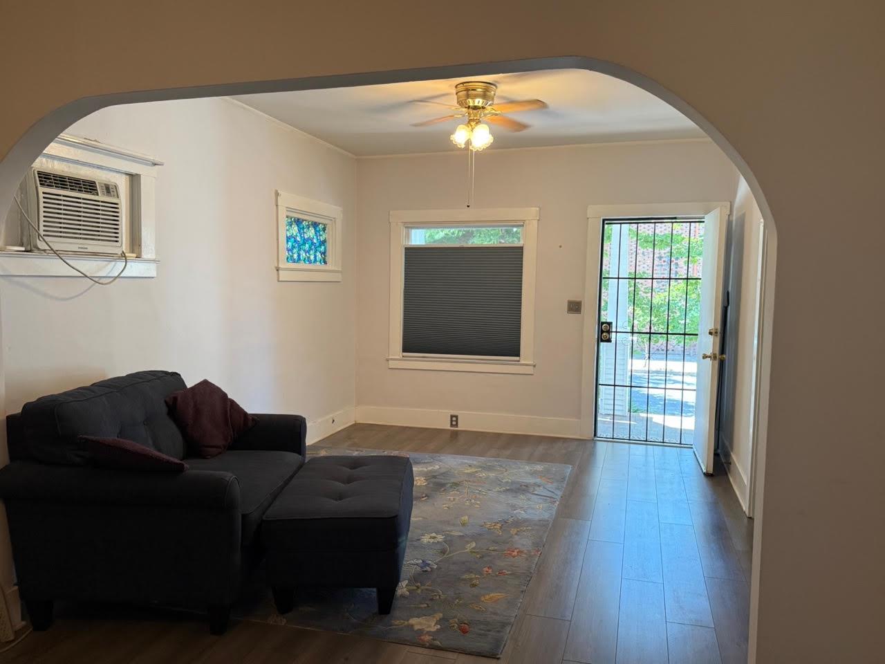 Detail Gallery Image 4 of 25 For 3233 Y St, Sacramento,  CA 95817 - 2 Beds | 1 Baths