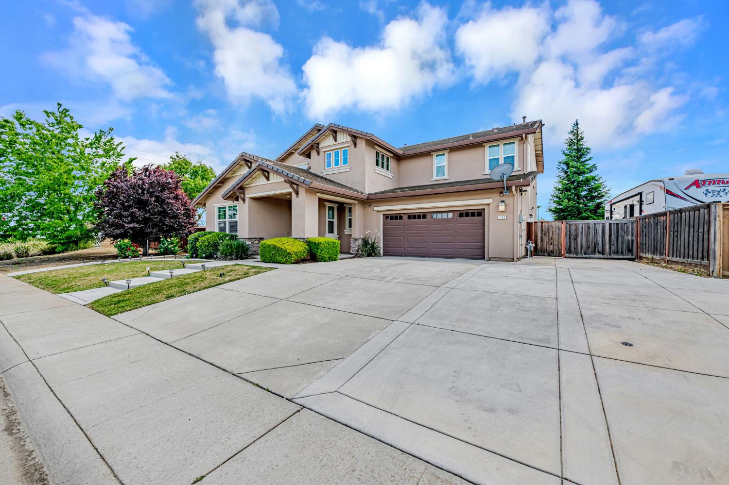 Detail Gallery Image 3 of 80 For 1162 Maugham Dr, Galt,  CA 95632 - 4 Beds | 3 Baths