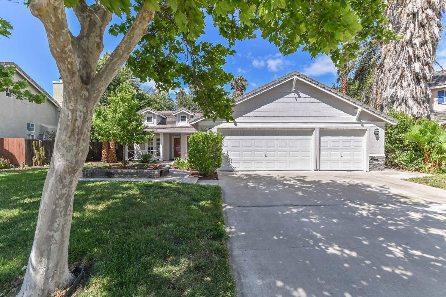 Detail Gallery Image 2 of 55 For 2535 Bridle Creek Ct, Tracy,  CA 95377 - 2 Beds | 2 Baths