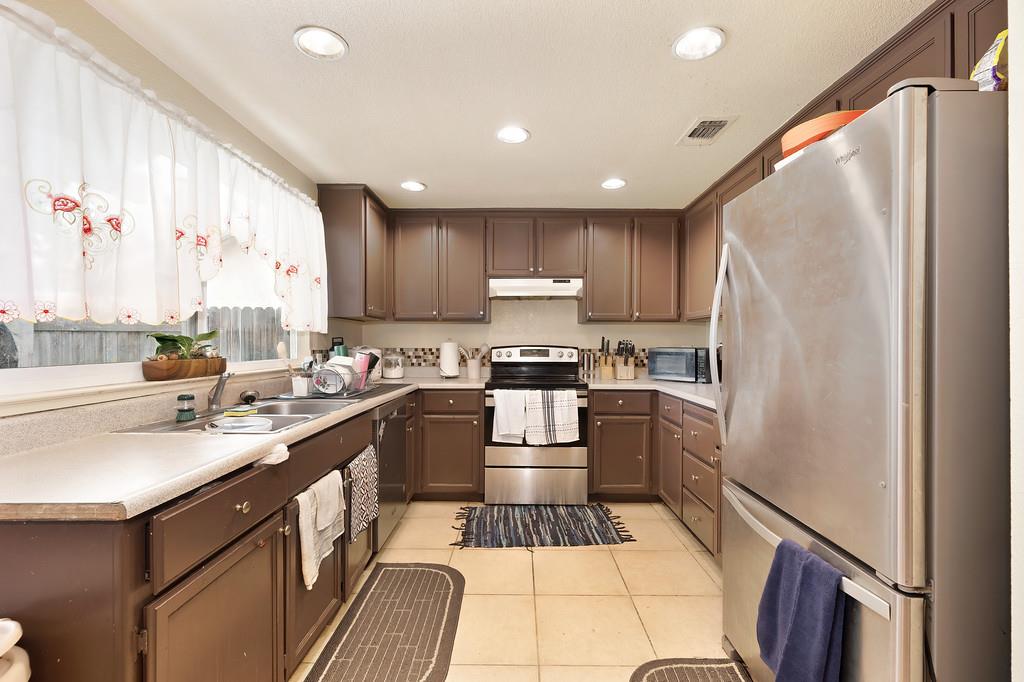 Detail Gallery Image 13 of 25 For 3708 Pullman Dr, Sacramento,  CA 95827 - 3 Beds | 2 Baths