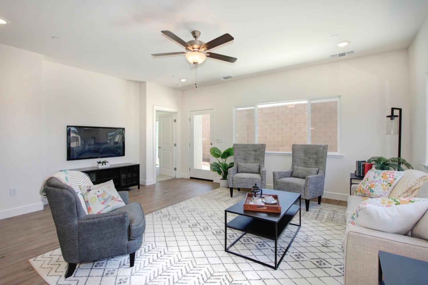 Detail Gallery Image 8 of 13 For 912 Norman Rd, Galt,  CA 95632 - 3 Beds | 3 Baths
