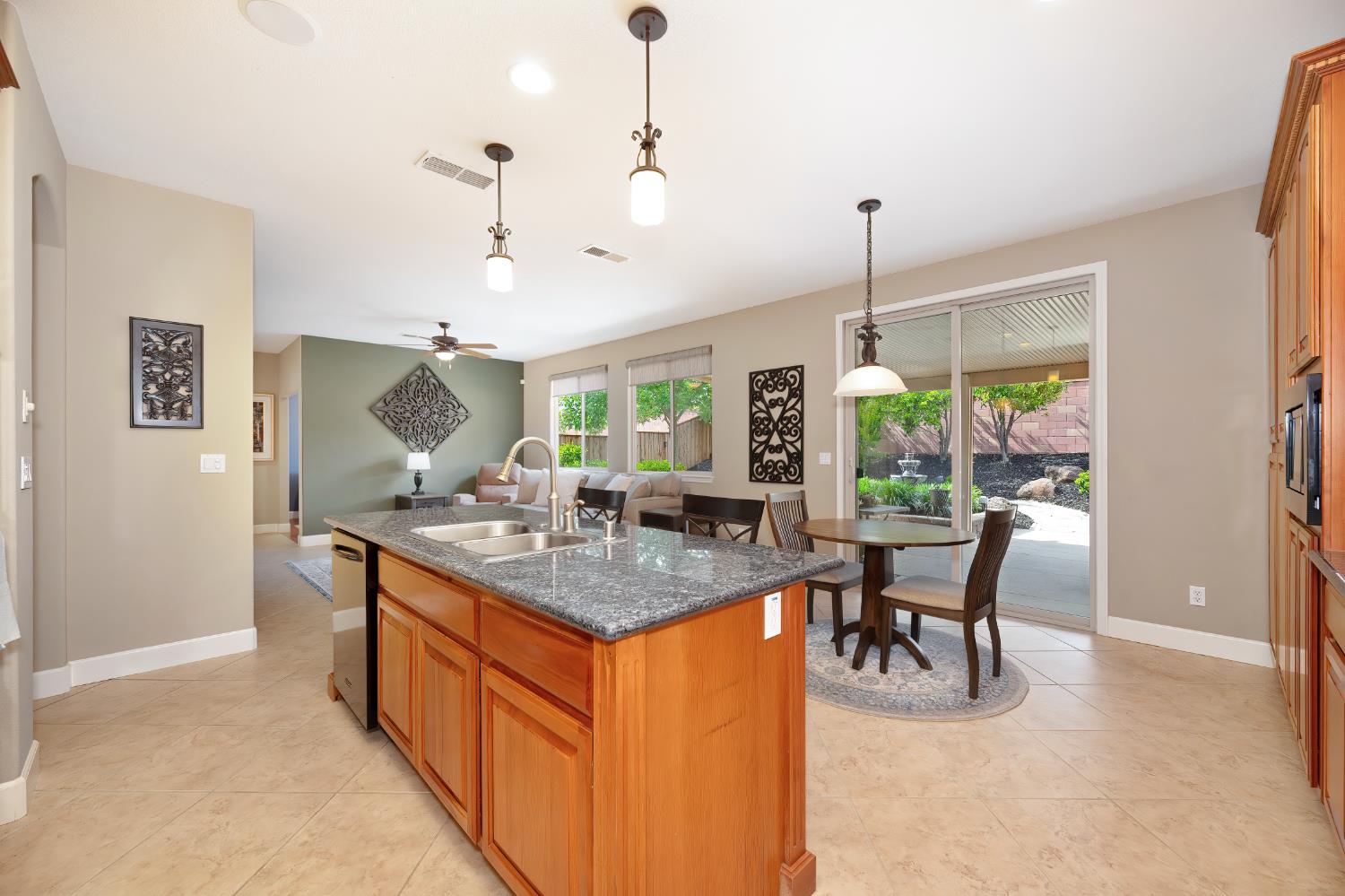 Detail Gallery Image 34 of 96 For 12379 El Portal Way, Rancho Cordova,  CA 95742 - 3 Beds | 2/1 Baths