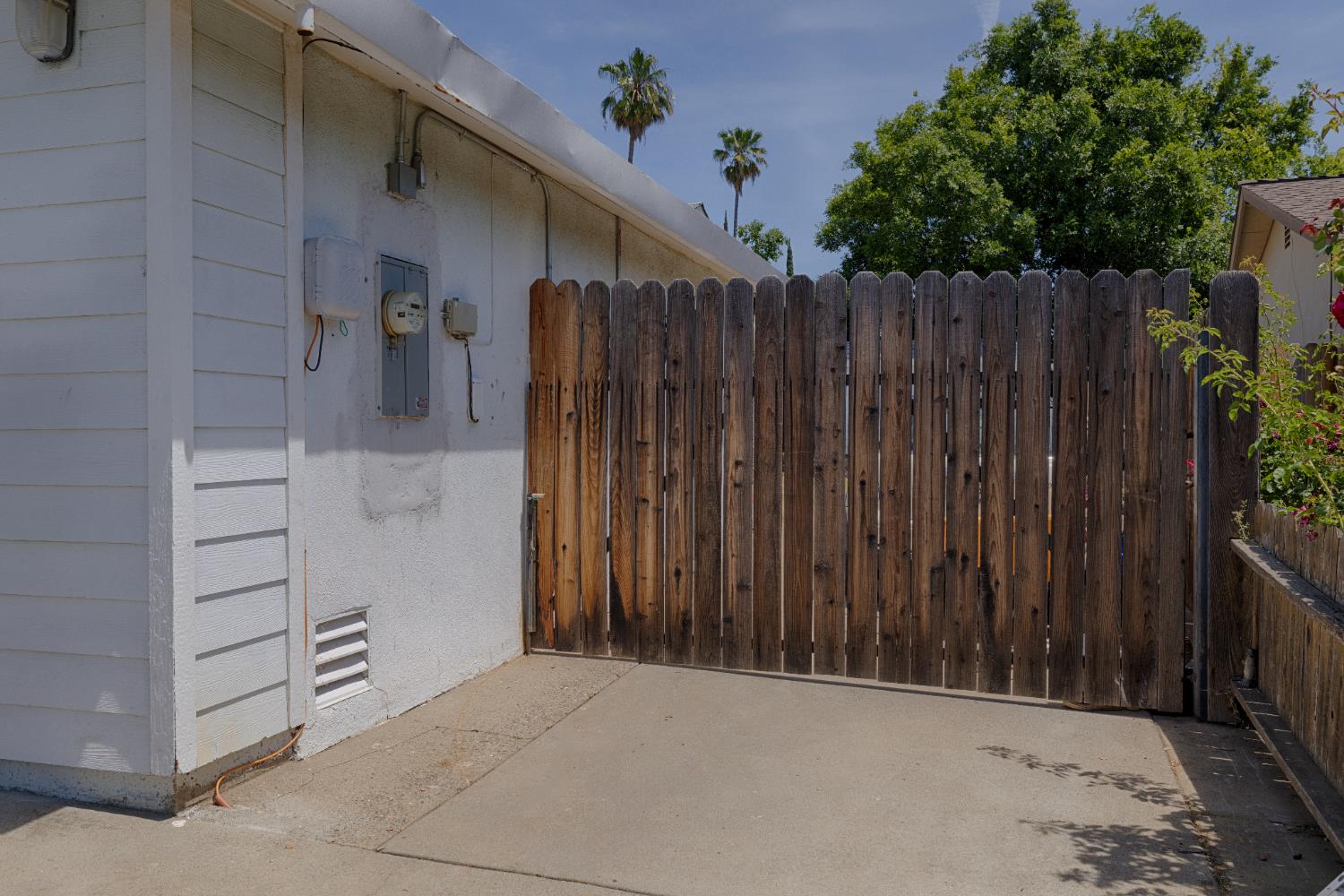 Detail Gallery Image 3 of 19 For 5956 York Glen, Sacramento,  CA 95842 - 3 Beds | 1 Baths