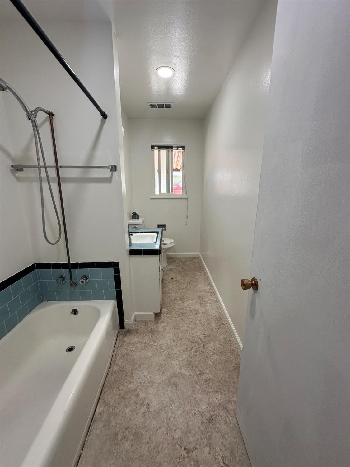 Detail Gallery Image 11 of 13 For 1804 Carver Rd, Modesto,  CA 95350 - 3 Beds | 2 Baths