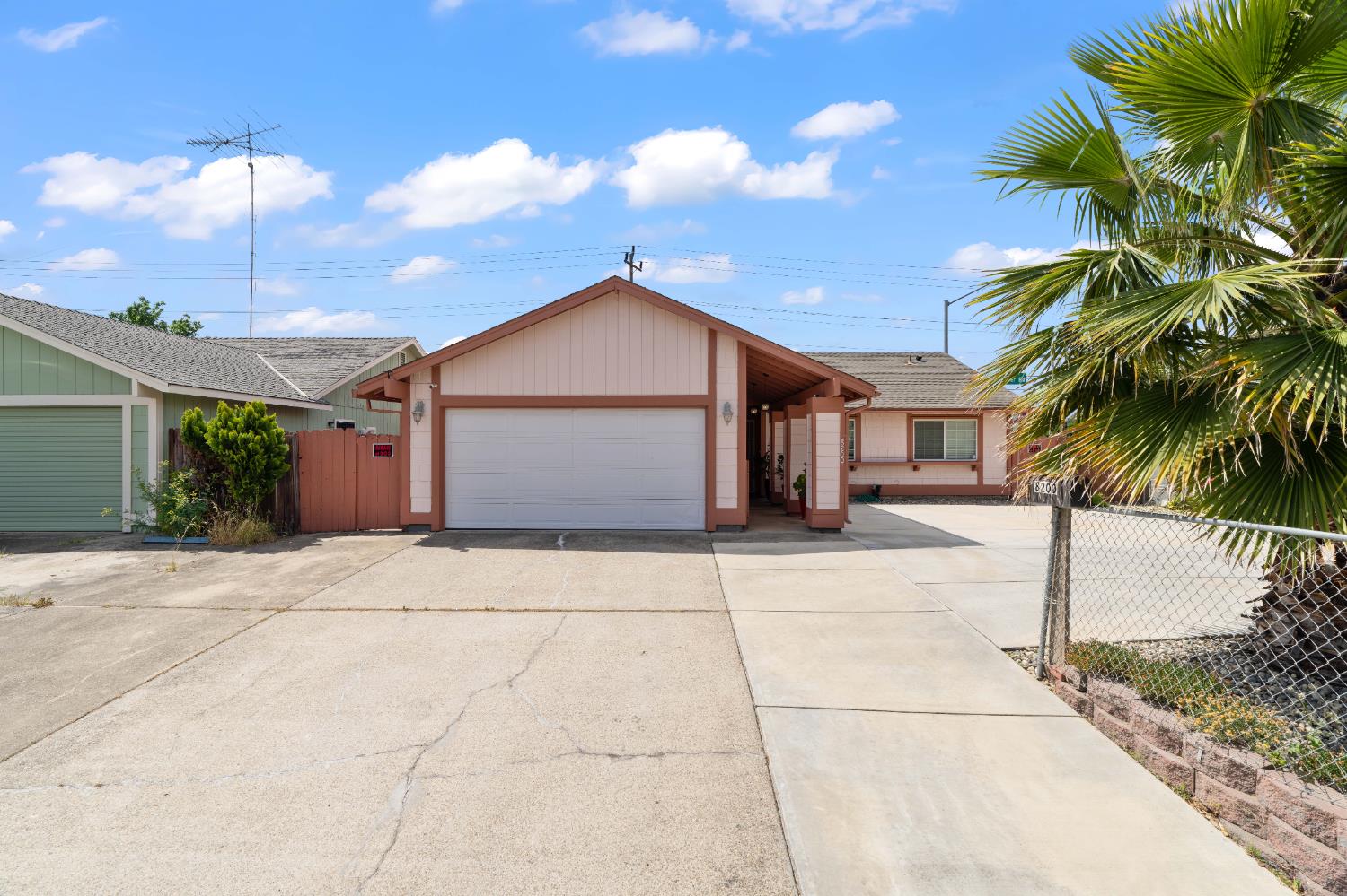 Detail Gallery Image 1 of 34 For 8200 Cottonfield Way, Sacramento,  CA 95828 - 3 Beds | 2 Baths