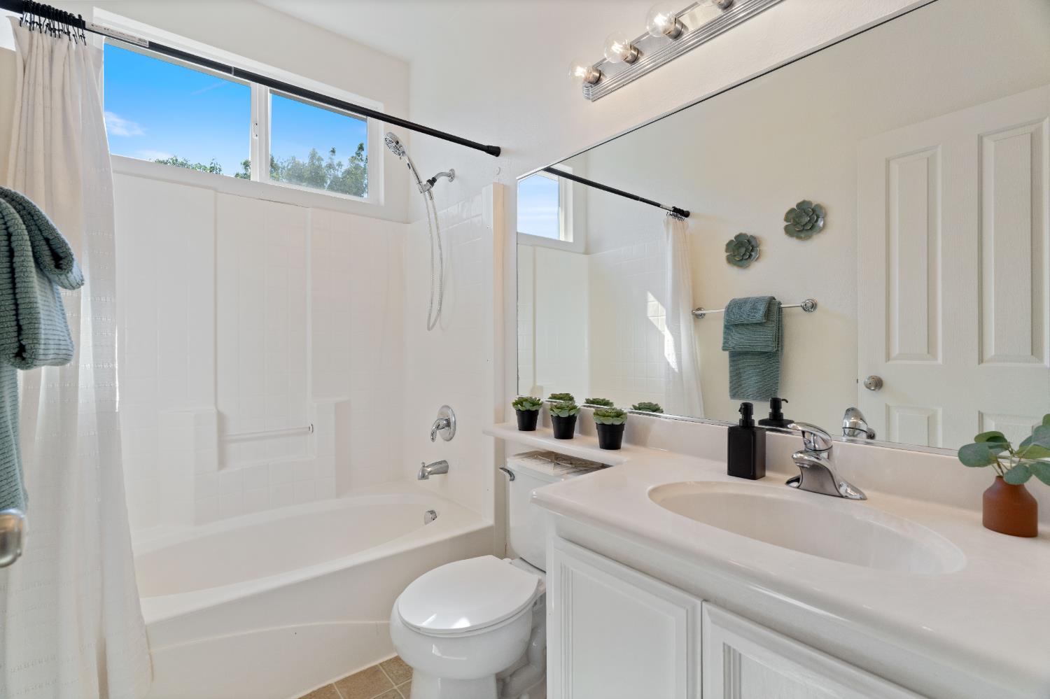 Detail Gallery Image 33 of 52 For 9615 Red Current Way, Elk Grove,  CA 95757 - 4 Beds | 3 Baths