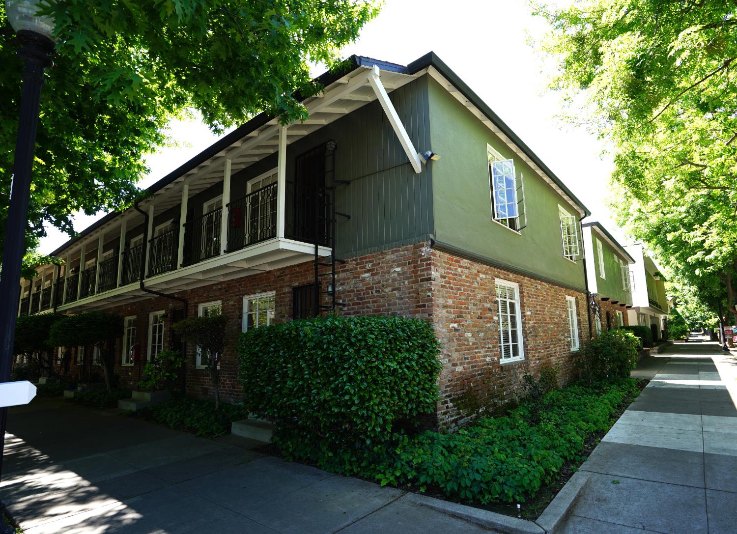Detail Gallery Image 2 of 19 For 1716 O St, Sacramento,  CA 95811 - – Beds | – Baths