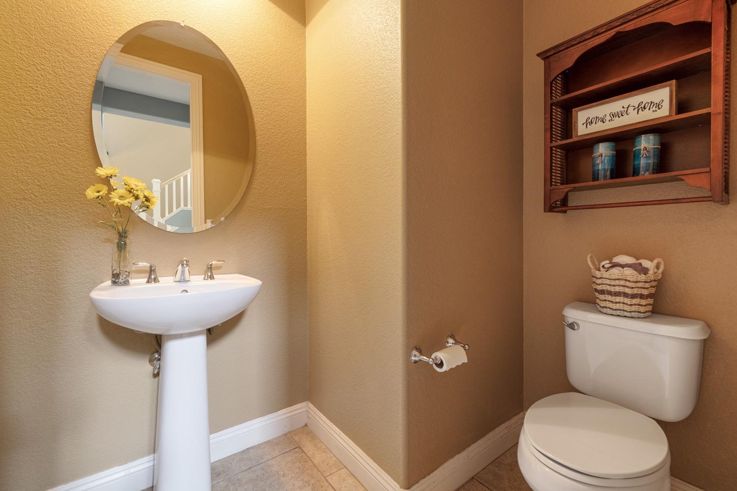 Detail Gallery Image 13 of 76 For 1734 Bandoni Ln, Manteca,  CA 95337 - 4 Beds | 3/1 Baths