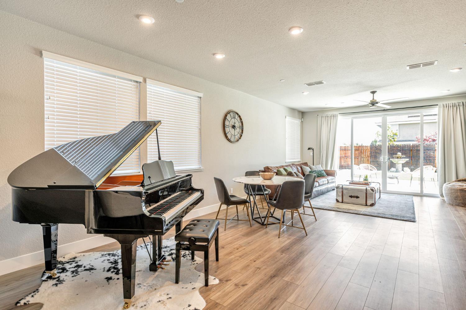 Detail Gallery Image 4 of 53 For 1528 Seneca Cir, El Dorado Hills,  CA 95762 - 4 Beds | 3 Baths