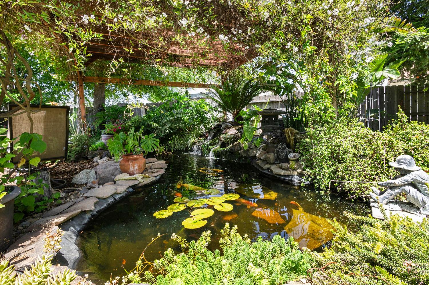 Detail Gallery Image 16 of 51 For 1637 Dreamy Way, Sacramento,  CA 95835 - 3 Beds | 3 Baths