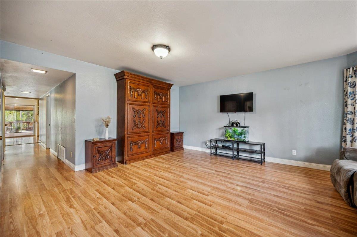 Detail Gallery Image 3 of 43 For 407 Chapel St, Grass Valley,  CA 95945 - 3 Beds | 2 Baths