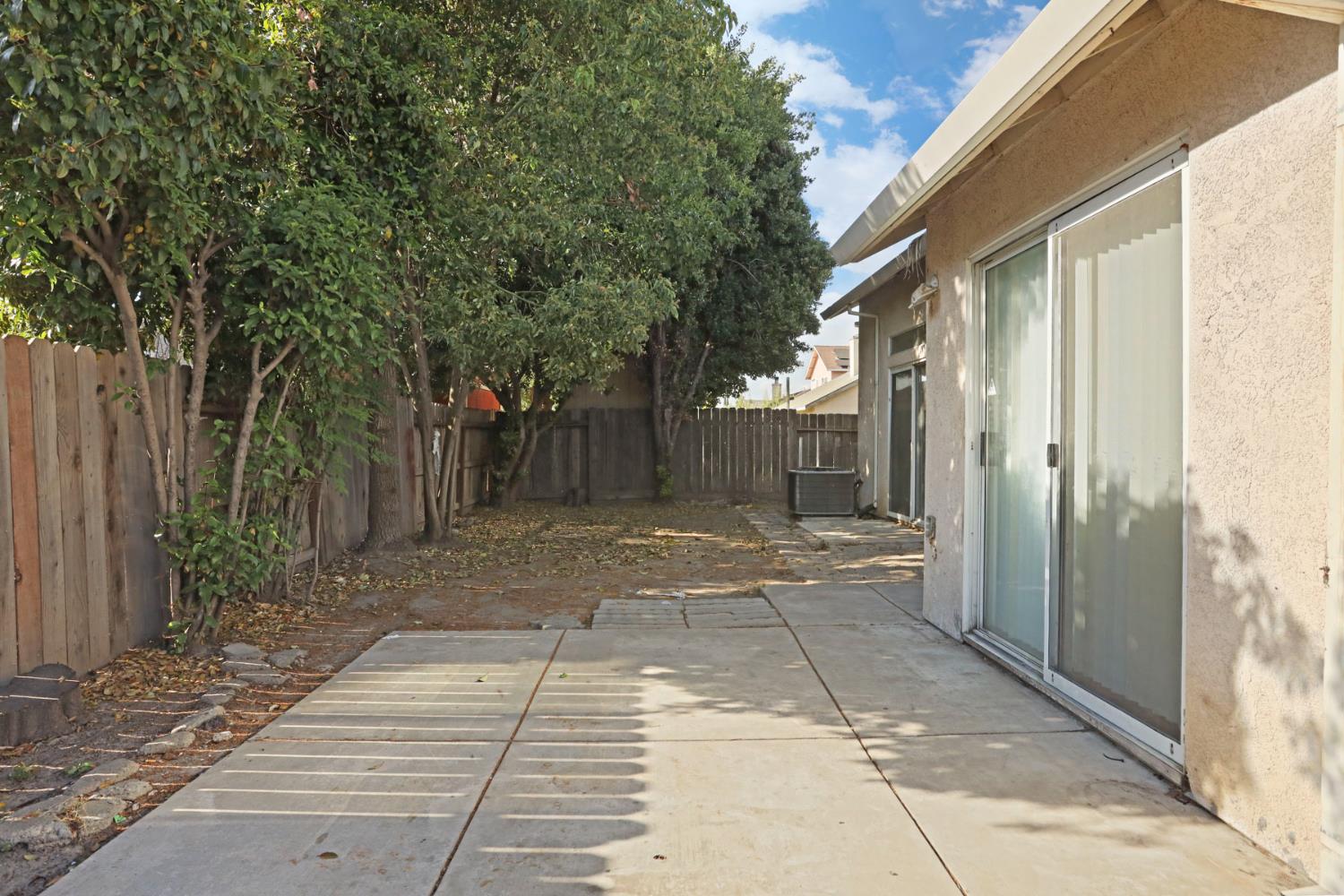 Detail Gallery Image 34 of 36 For 2405 S Fresno Ave, Stockton,  CA 95206 - 3 Beds | 2 Baths