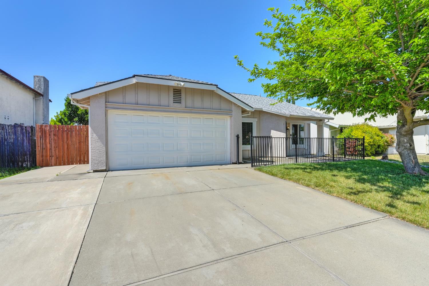 Detail Gallery Image 3 of 28 For 4123 Sea Meadow Way, Sacramento,  CA 95823 - 3 Beds | 2 Baths