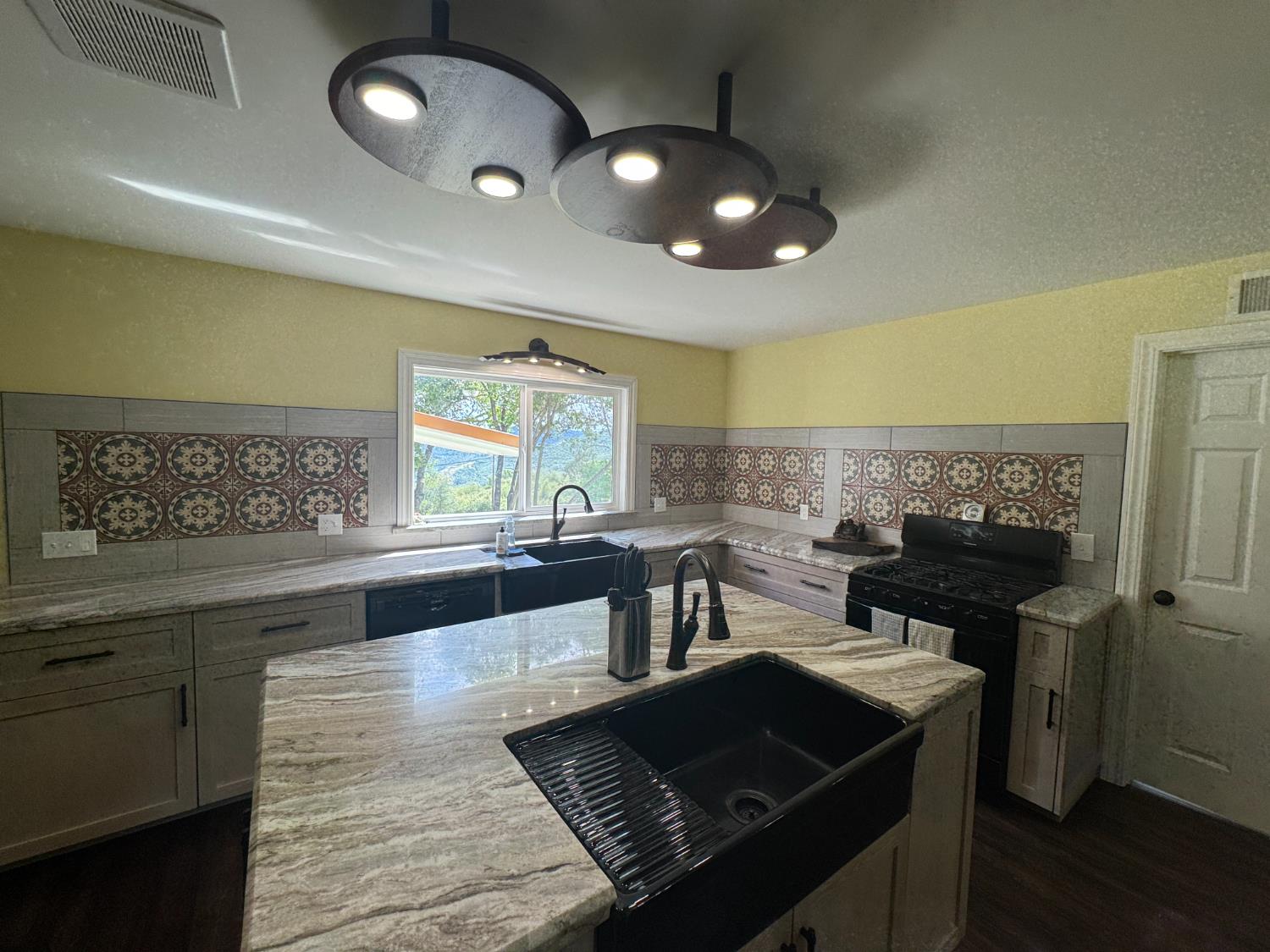 Detail Gallery Image 12 of 79 For 12991 Lake Francis Ext Rd, Dobbins,  CA 95935 - 2 Beds | 2 Baths
