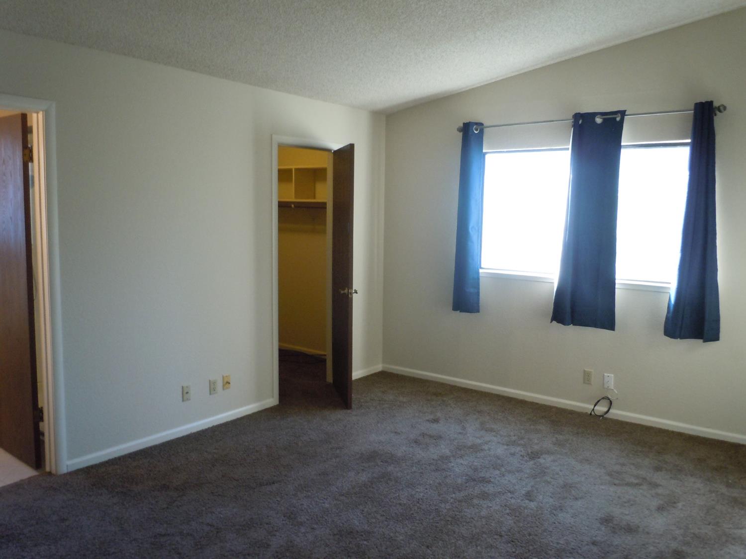 Detail Gallery Image 6 of 17 For 3077 Funston Dr, Sacramento,  CA 95833 - 2 Beds | 2 Baths