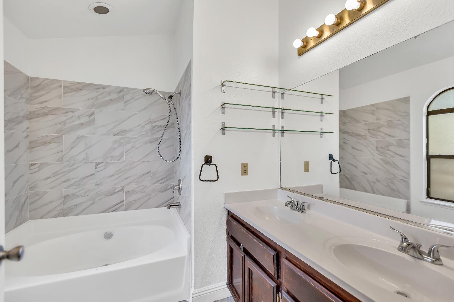 Detail Gallery Image 17 of 38 For 8401 Sunblaze Way, Sacramento,  CA 95823 - 3 Beds | 2 Baths