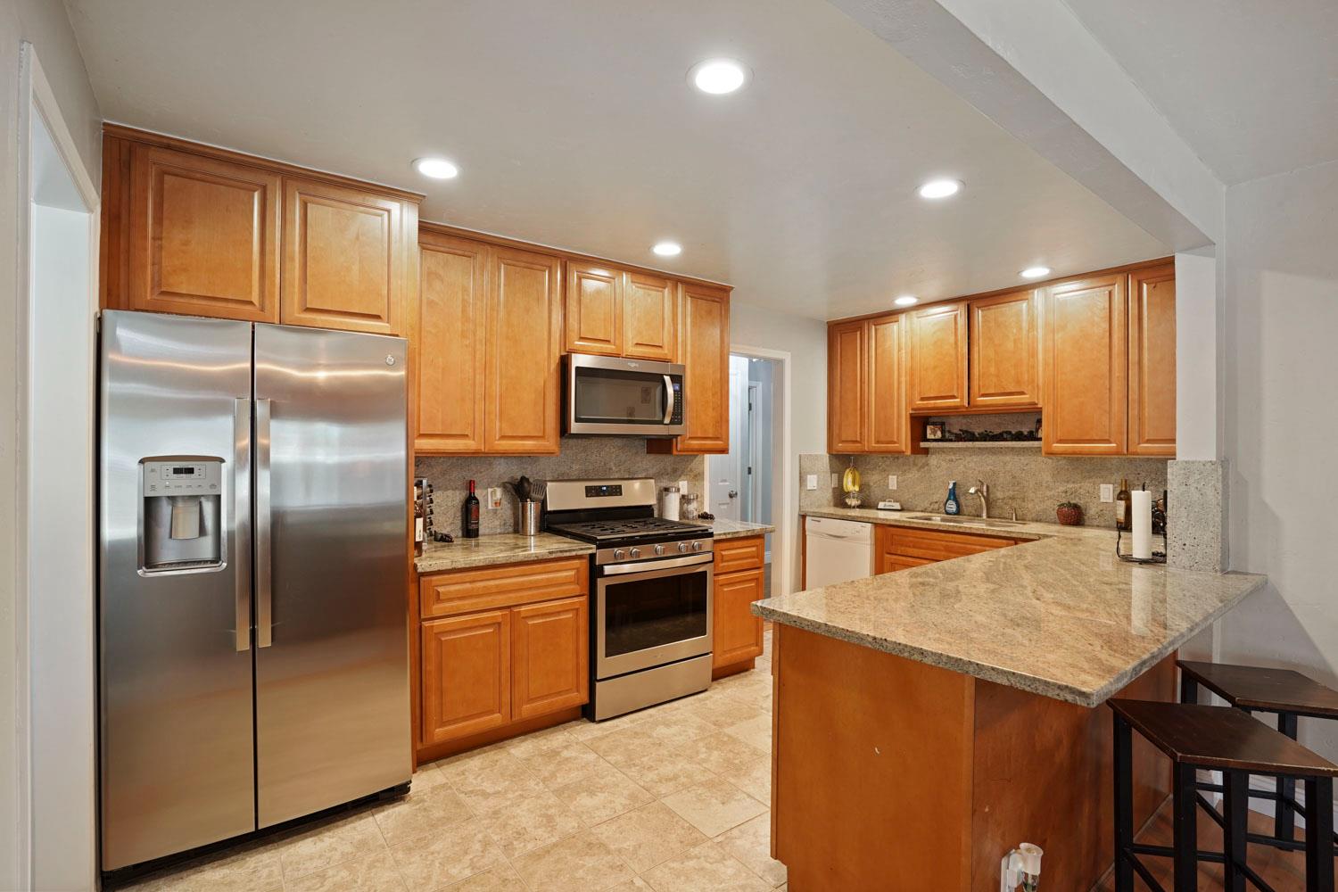 Detail Gallery Image 12 of 34 For 217 E Mayfair Ave, Stockton,  CA 95207 - 3 Beds | 2 Baths