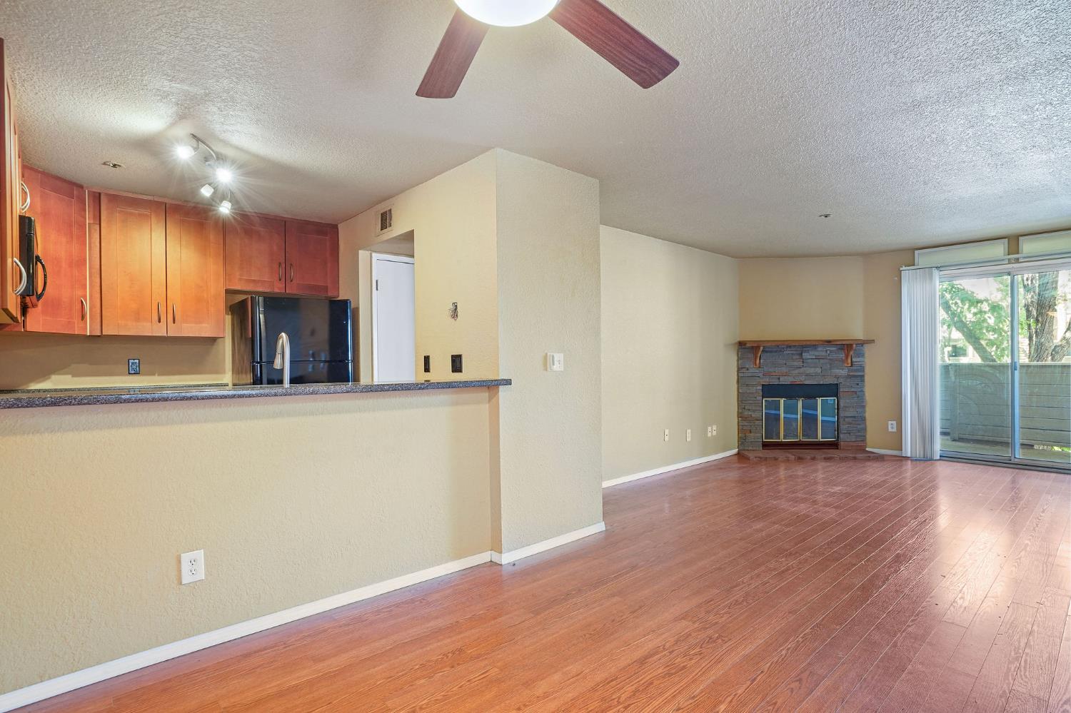 Photo #7: 225063019 Listing: Photo #7