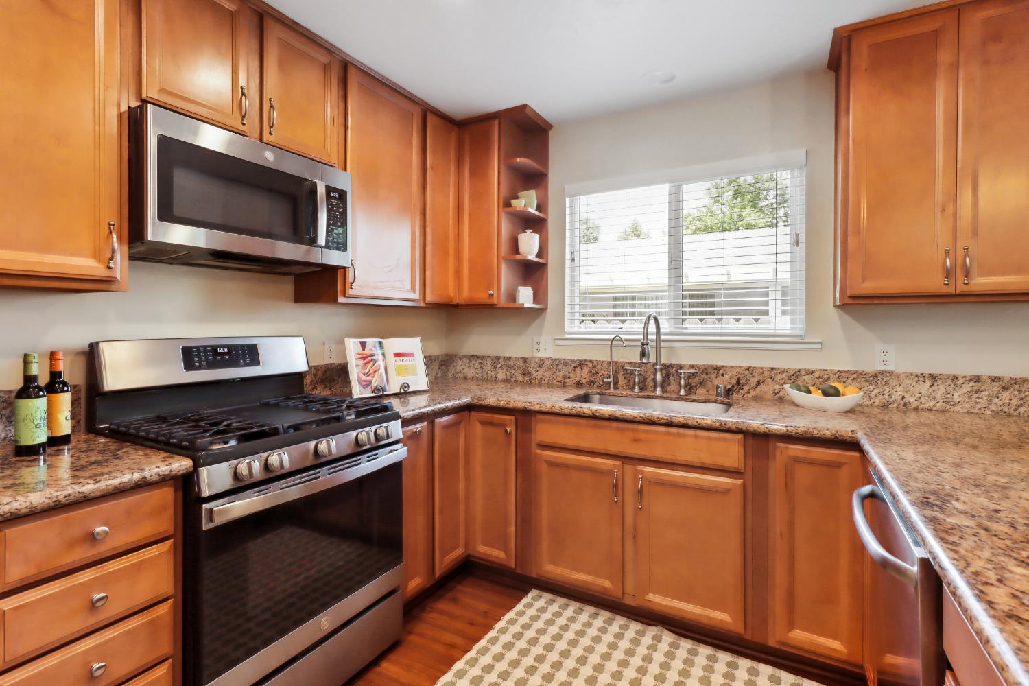 Detail Gallery Image 17 of 49 For 1614 Clemson Dr, Davis,  CA 95618 - 2 Beds | 2 Baths