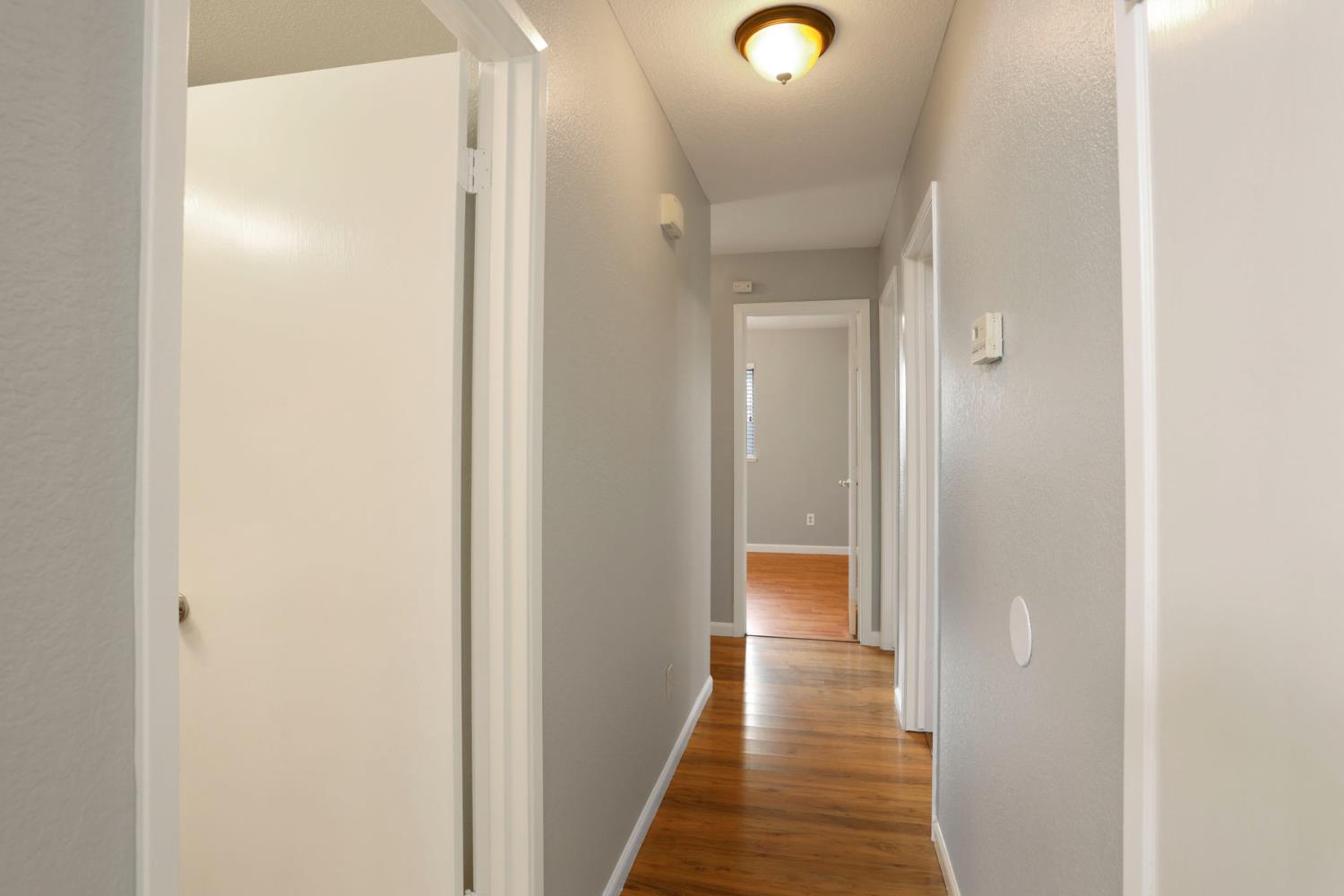 Detail Gallery Image 9 of 36 For 2405 S Fresno Ave, Stockton,  CA 95206 - 3 Beds | 2 Baths