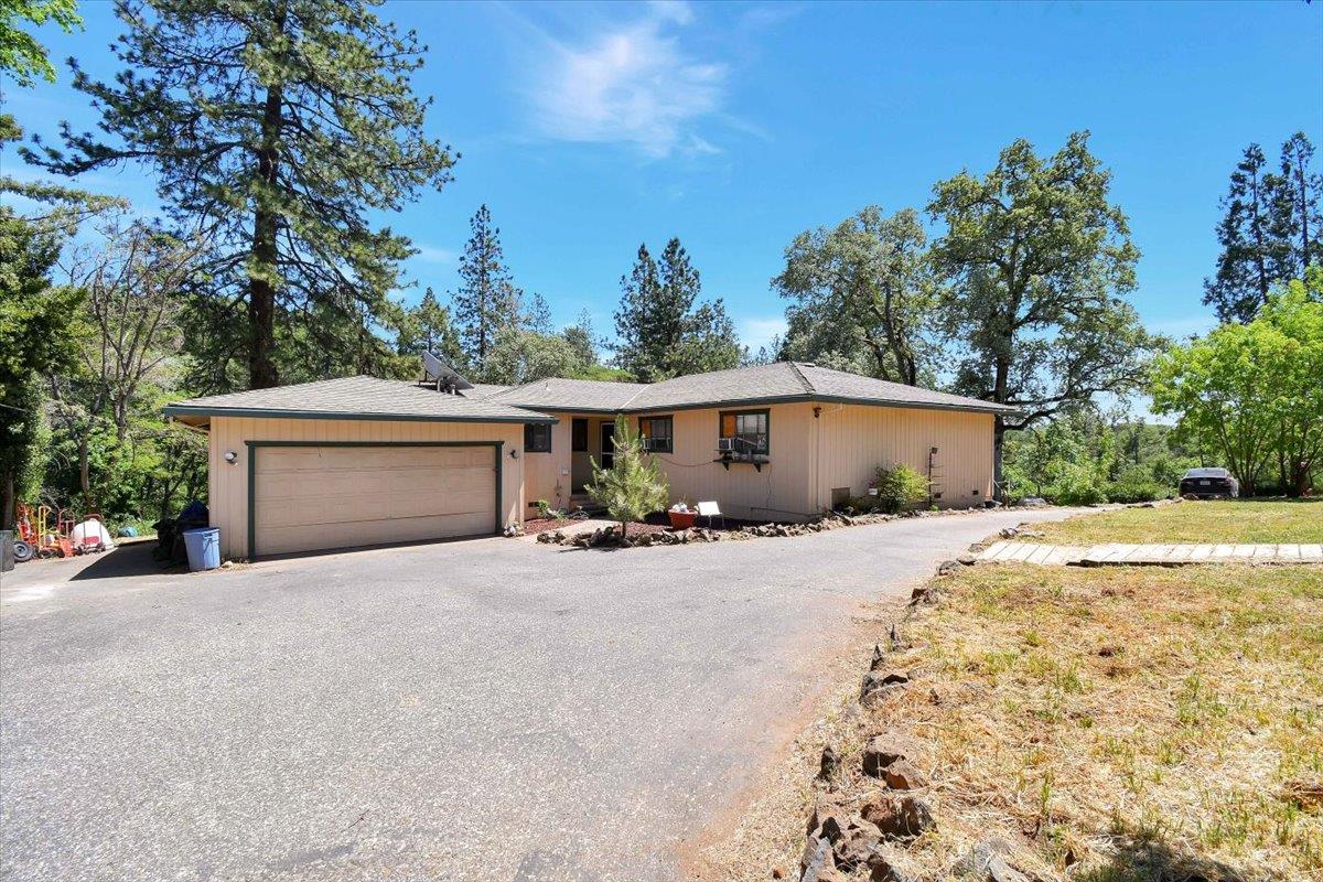 Detail Gallery Image 5 of 92 For 17657 Crest Rd, Grass Valley,  CA 95949 - 3 Beds | 2 Baths