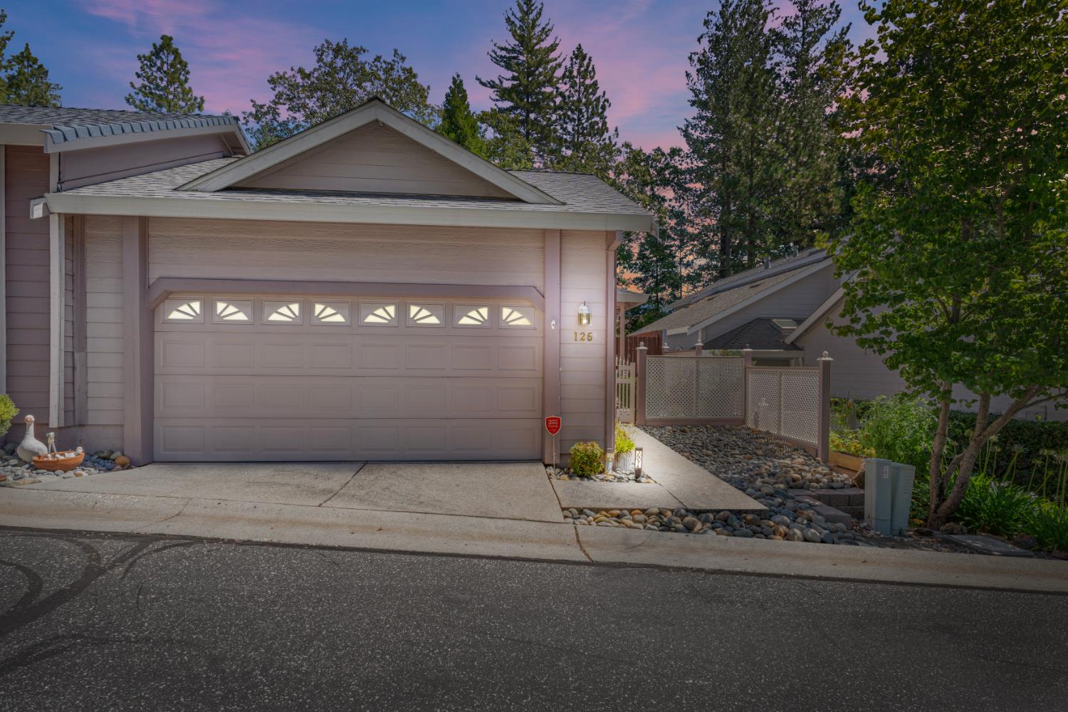 Detail Gallery Image 1 of 26 For 126 Carriage Ln, Grass Valley,  CA 95949 - 2 Beds | 2 Baths