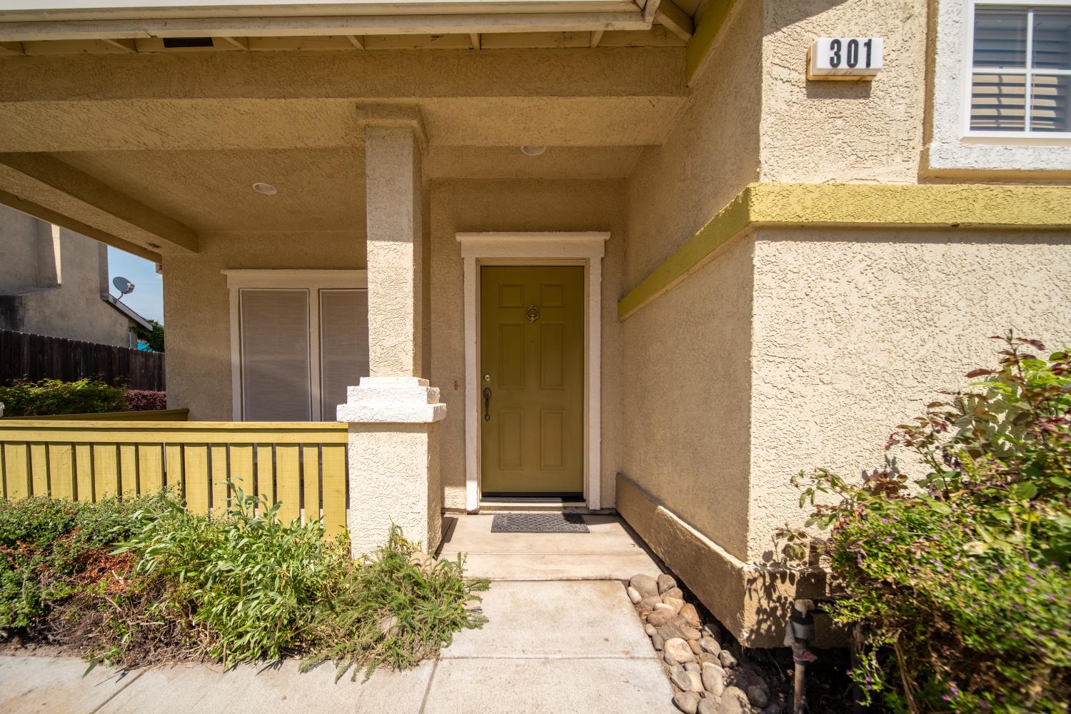 Detail Gallery Image 3 of 18 For 301 Nutcrest Ct, Oakdale,  CA 95361 - 3 Beds | 2 Baths