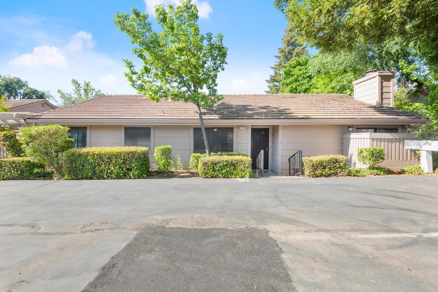 Detail Gallery Image 3 of 53 For 8193 Rose Vine Ln, Fair Oaks,  CA 95628 - 2 Beds | 2 Baths