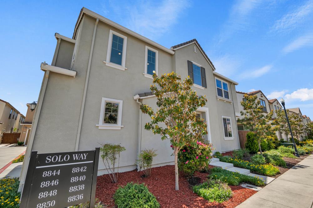 Detail Gallery Image 3 of 47 For 8836 Solo Way, Elk Grove,  CA 95757 - 3 Beds | 2/1 Baths