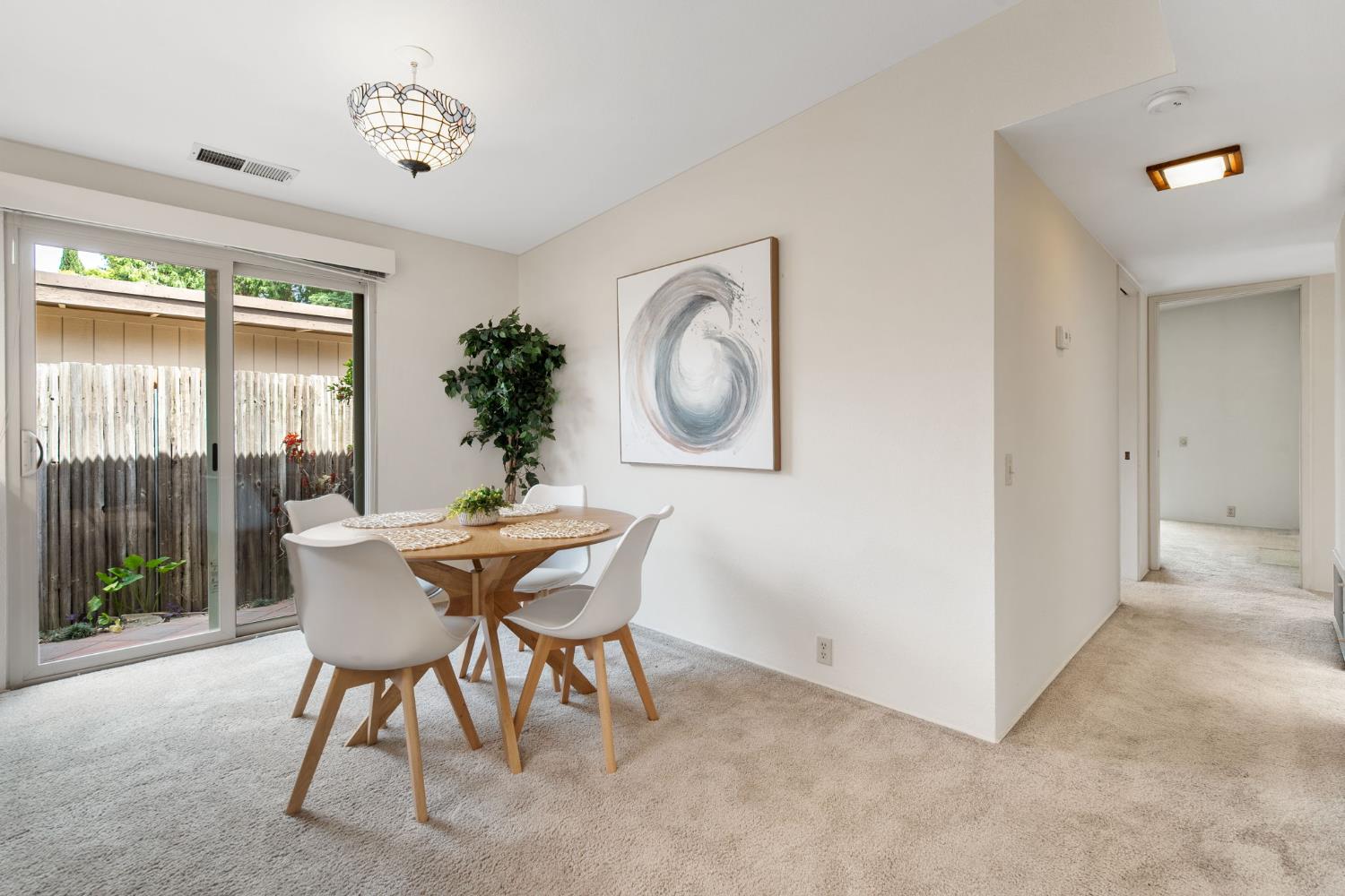 Detail Gallery Image 13 of 30 For 1738 Bannon Creek Dr, Sacramento,  CA 95833 - 3 Beds | 2 Baths