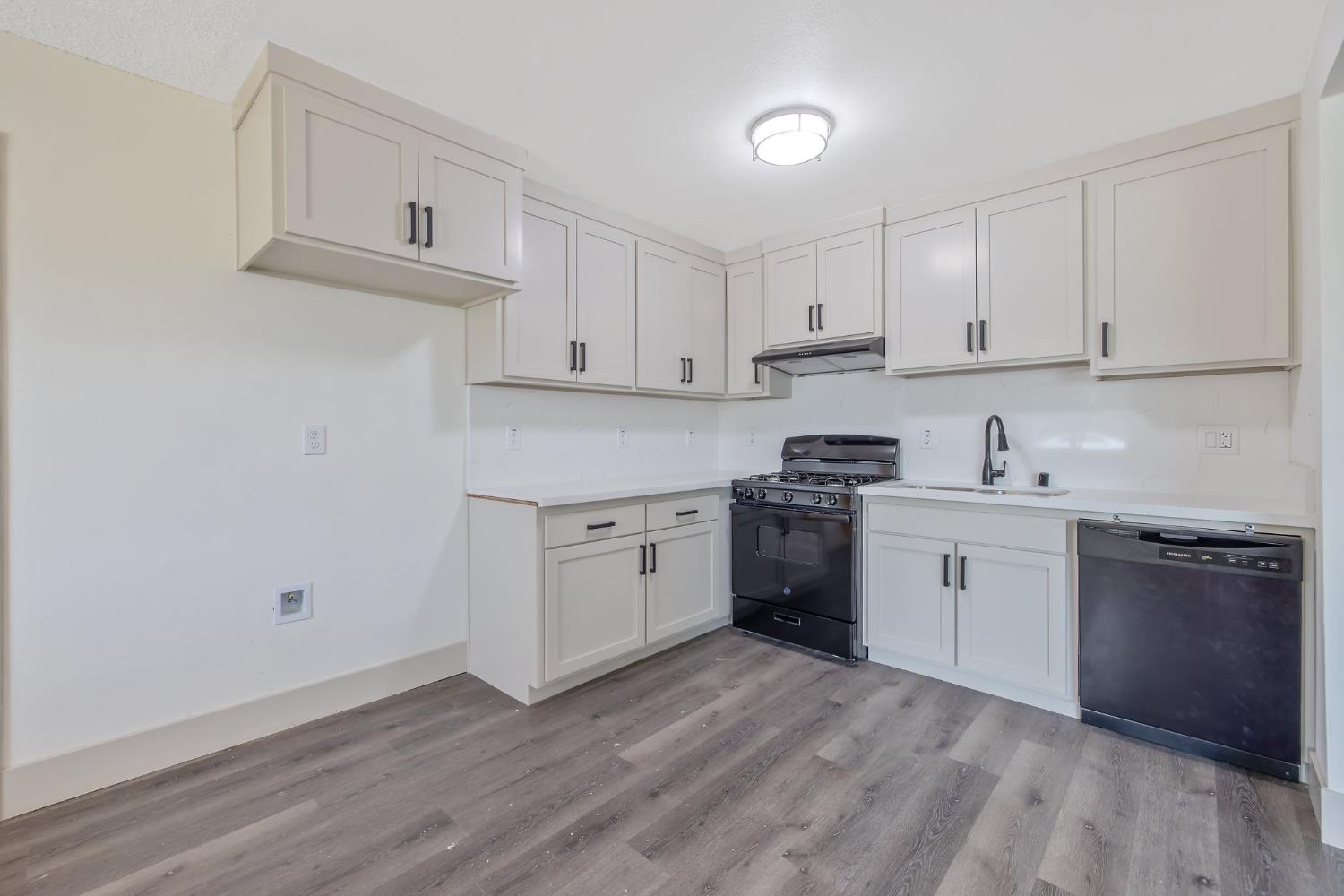 Detail Gallery Image 14 of 32 For 10141 Haven Ln, Hanford,  CA 93230 - 3 Beds | 2 Baths