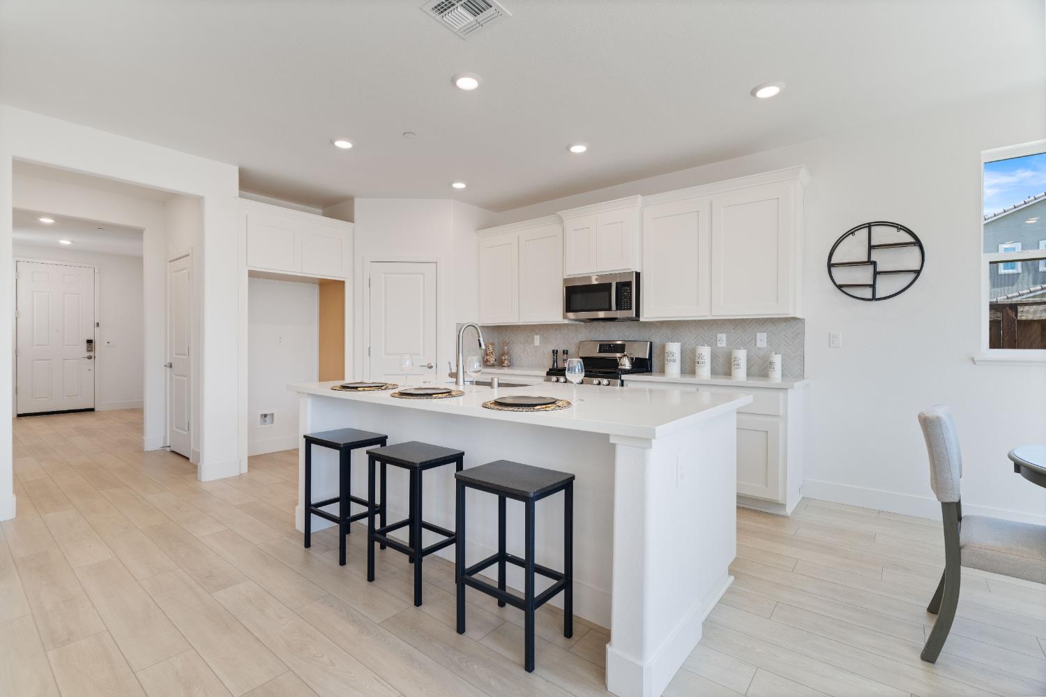 Detail Gallery Image 8 of 46 For 8358 Akino Ct, Elk Grove,  CA 95757 - 4 Beds | 3/1 Baths