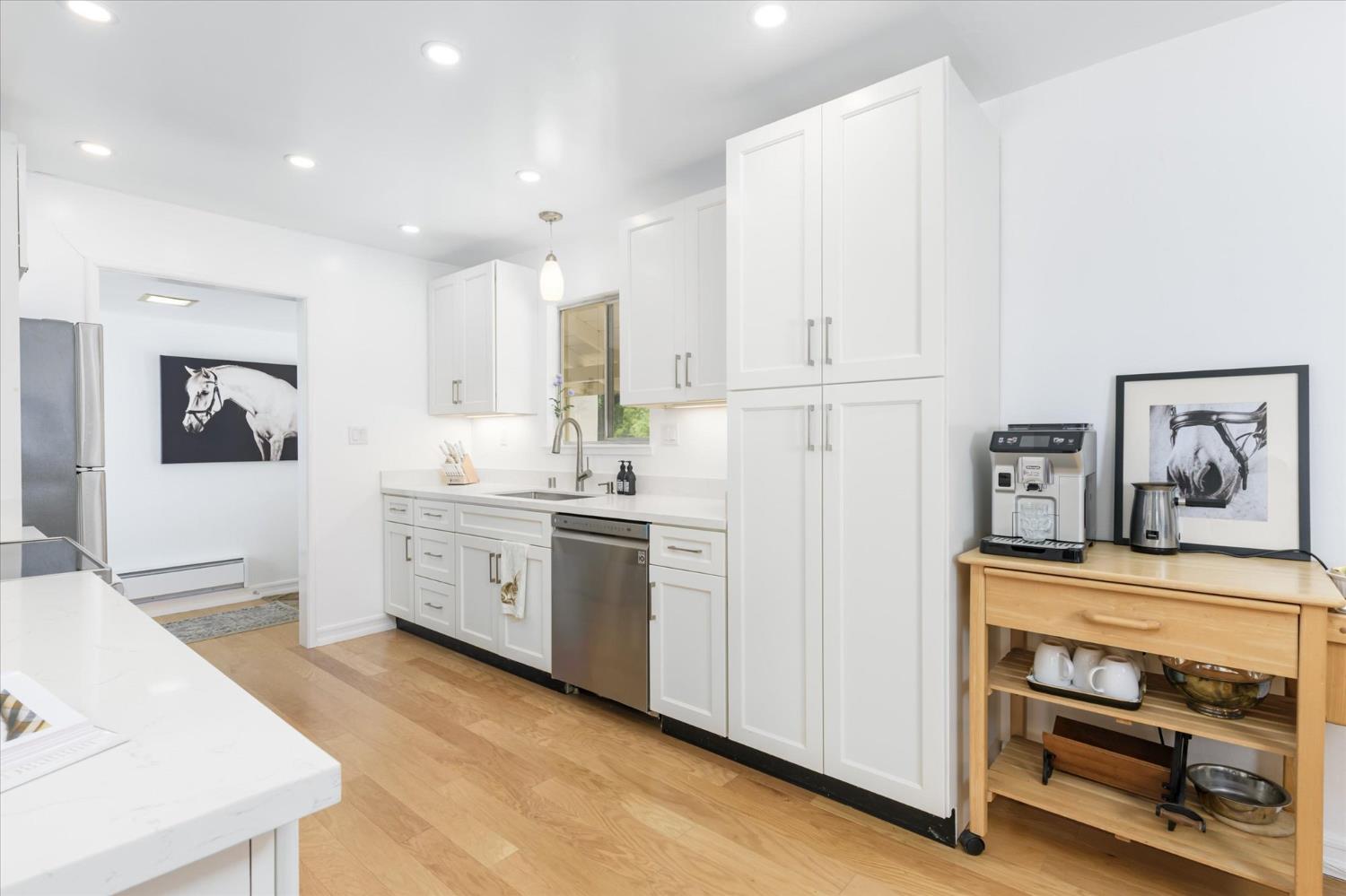 Detail Gallery Image 9 of 56 For 25233 County Road 96, Davis,  CA 95616 - 4 Beds | 2 Baths