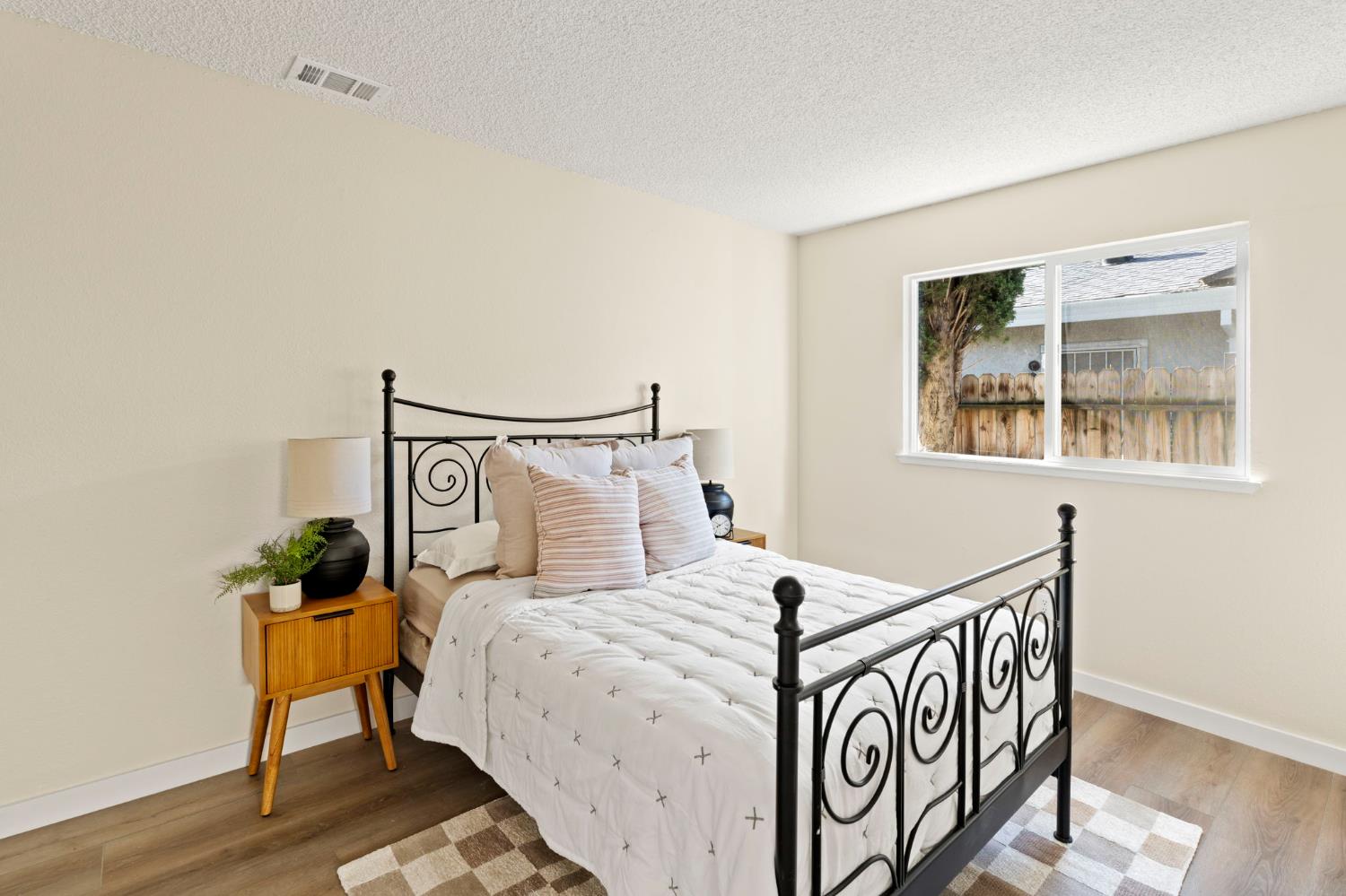Detail Gallery Image 13 of 18 For 2911 Baronet Way, Sacramento,  CA 95833 - 3 Beds | 2 Baths