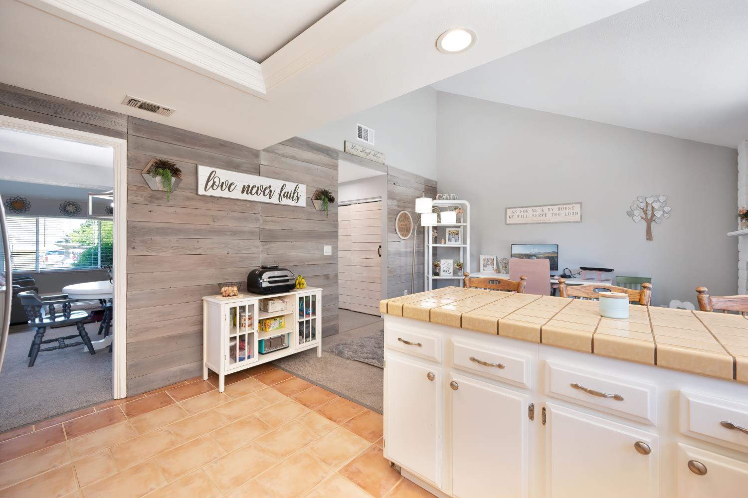 Detail Gallery Image 13 of 33 For 6546 Skyview Dr, Orangevale,  CA 95662 - 4 Beds | 2 Baths