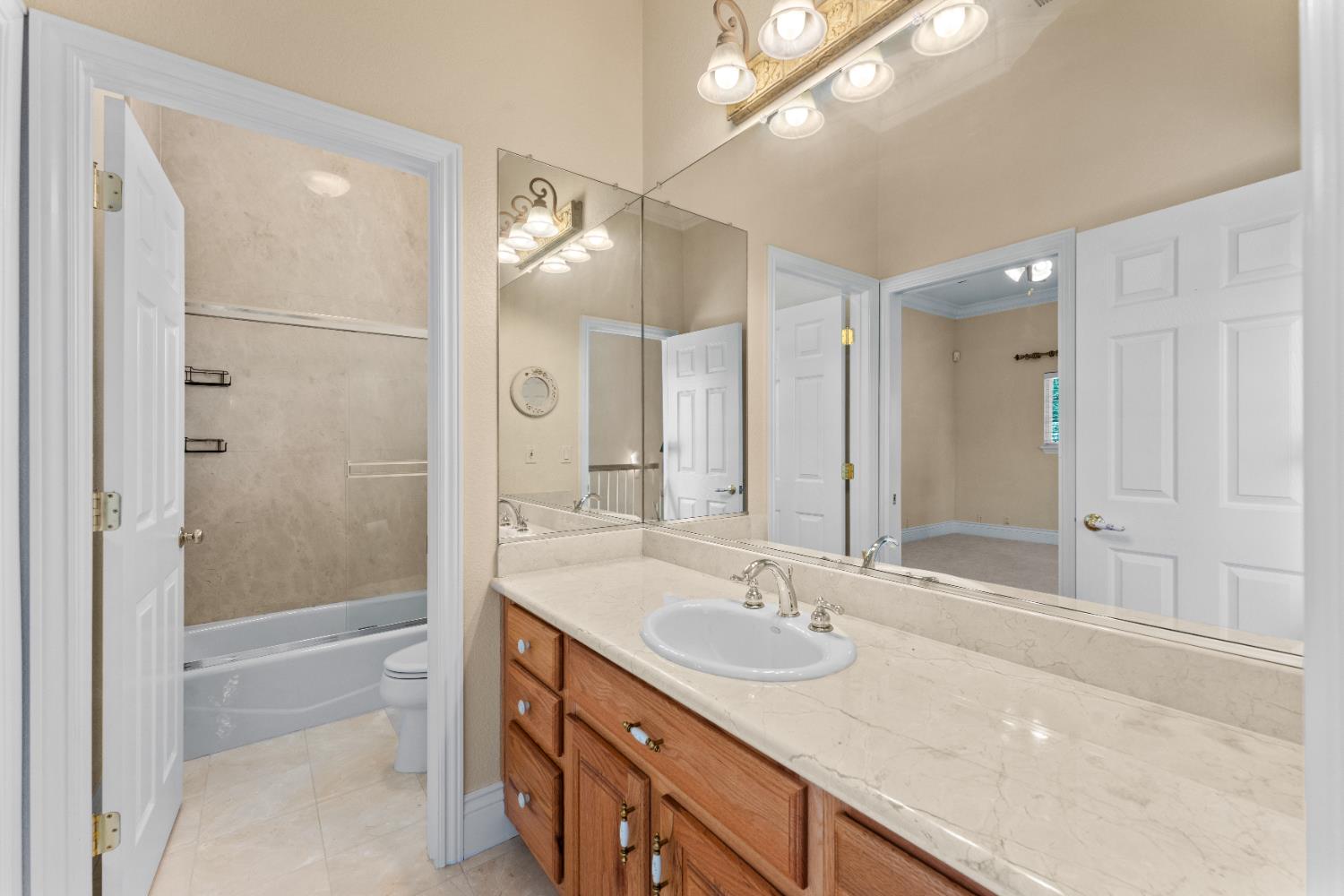 Detail Gallery Image 20 of 32 For 6604 Challis Ct, Citrus Heights,  CA 95610 - 3 Beds | 3 Baths