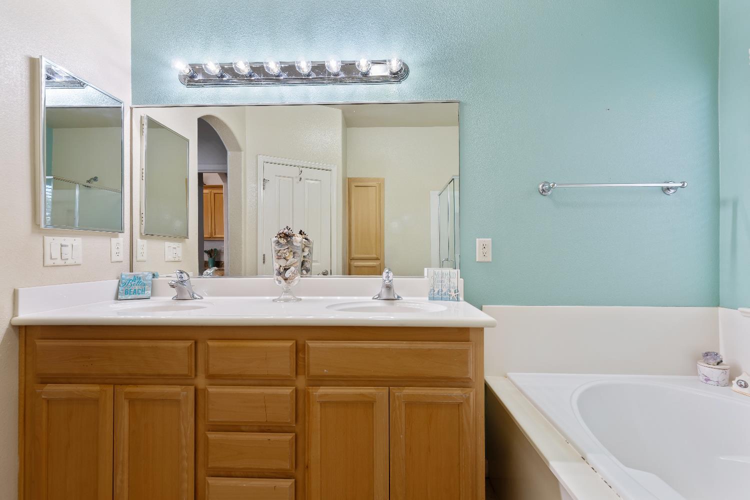 Detail Gallery Image 24 of 36 For 1795 Sea Side Ct, Plumas Lake,  CA 95961 - 4 Beds | 2 Baths