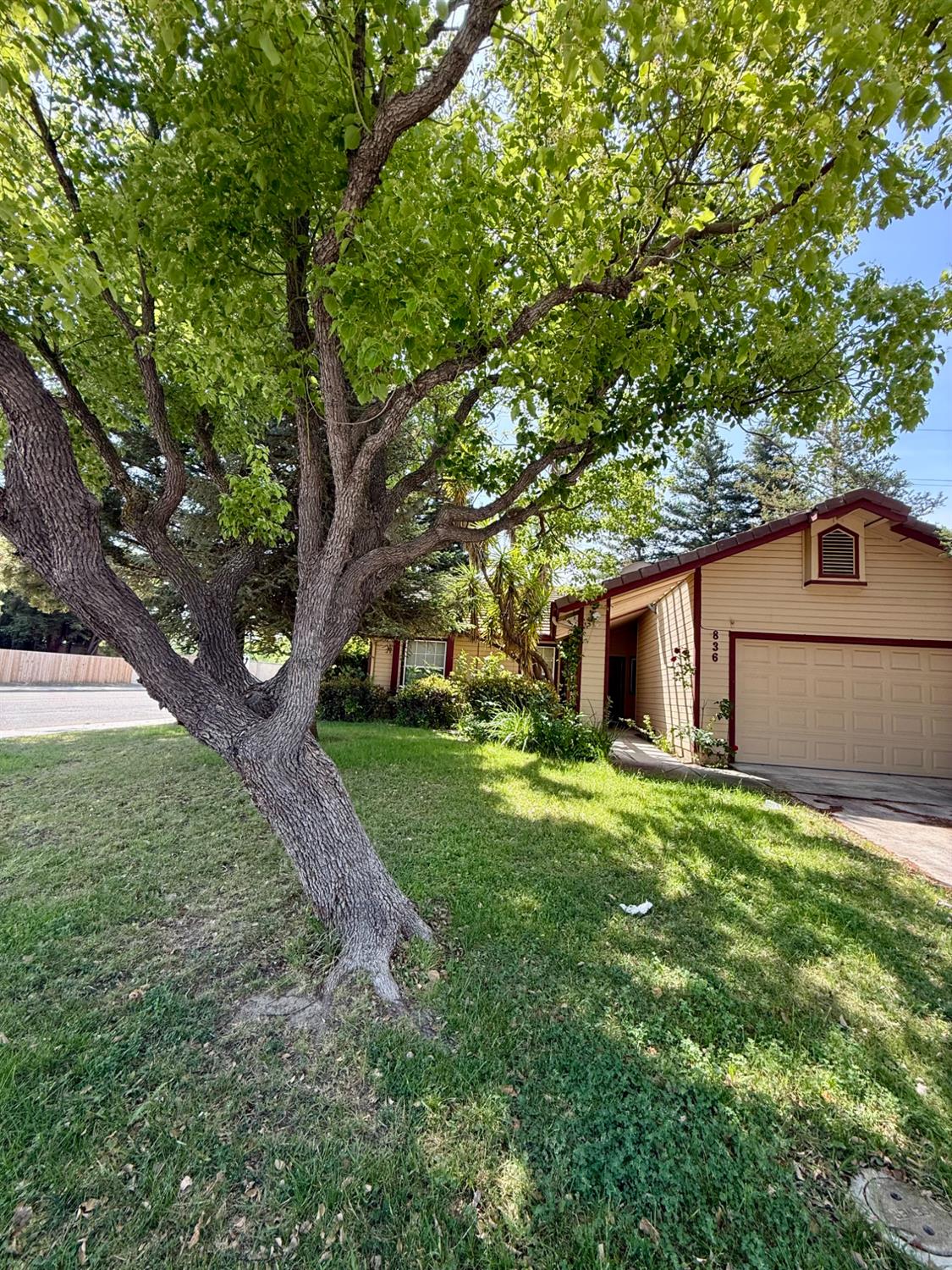 Detail Gallery Image 2 of 3 For 836 Lourence Dr, Tracy,  CA 95376 - 4 Beds | 2 Baths