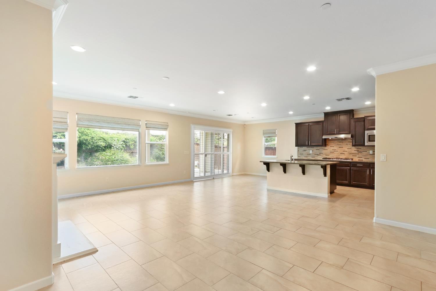 Detail Gallery Image 6 of 52 For 9820 Allen Ranch Way, Elk Grove,  CA 95757 - 4 Beds | 3 Baths