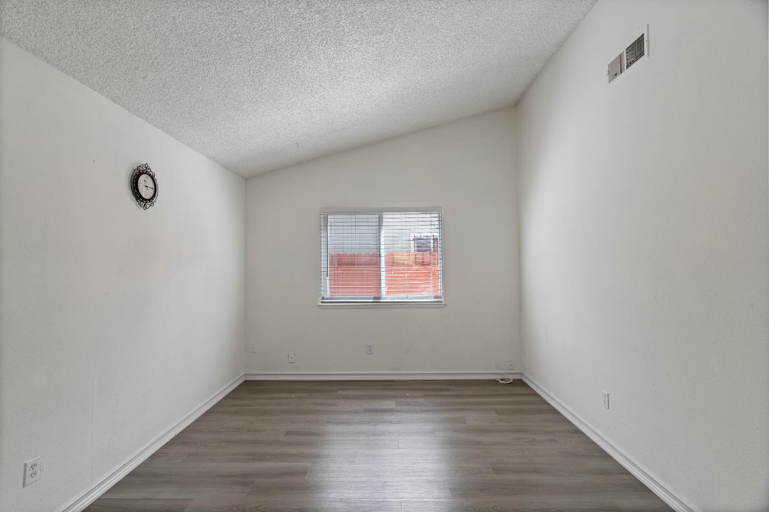 Detail Gallery Image 6 of 34 For 8200 Cottonfield Way, Sacramento,  CA 95828 - 3 Beds | 2 Baths