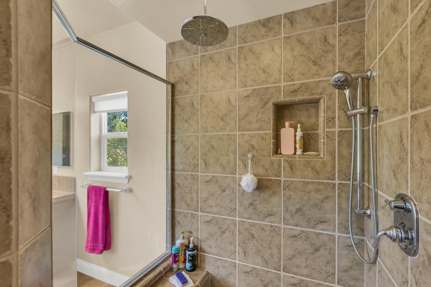 Detail Gallery Image 47 of 76 For 8530 Mandorla Cir, Orangevale,  CA 95662 - 4 Beds | 3/1 Baths