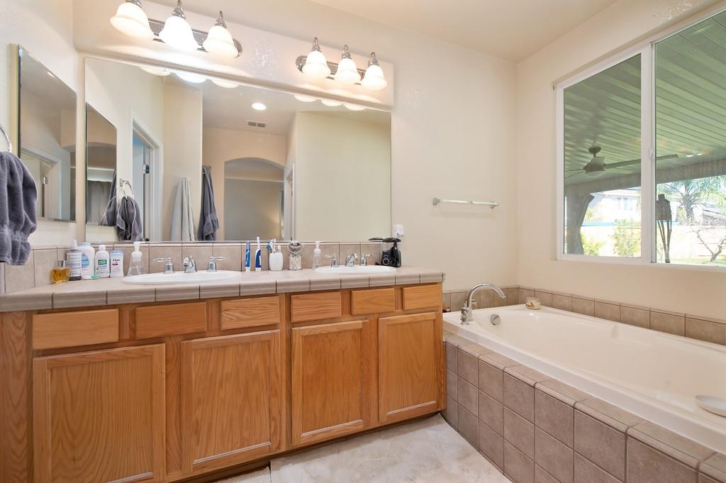Detail Gallery Image 27 of 42 For 1437 Freeman Ct, Plumas Lake,  CA 95961 - 3 Beds | 2 Baths
